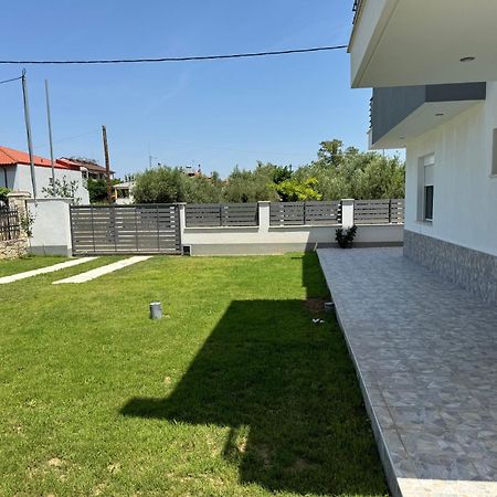 Adoniss Apartmentss Паралия Дионисиу Екстериор снимка