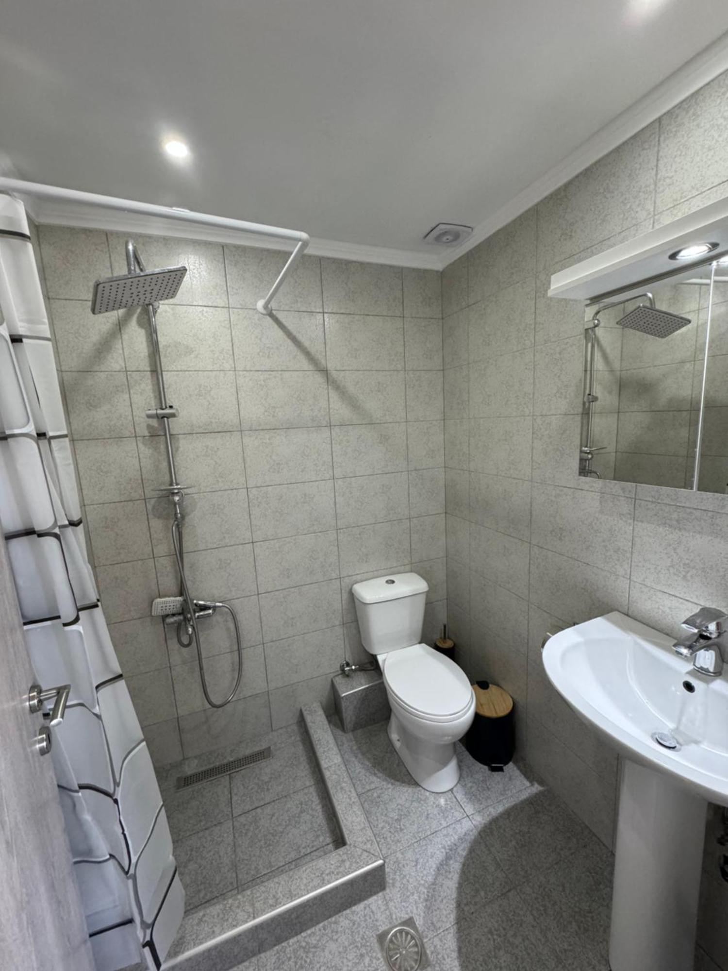 Adoniss Apartmentss Паралия Дионисиу Екстериор снимка